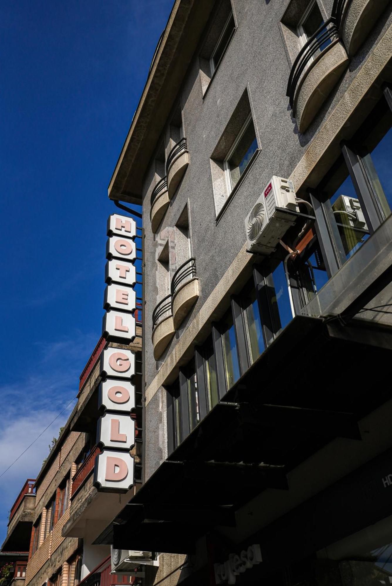 Hotel Gold Inn Peje Extérieur photo