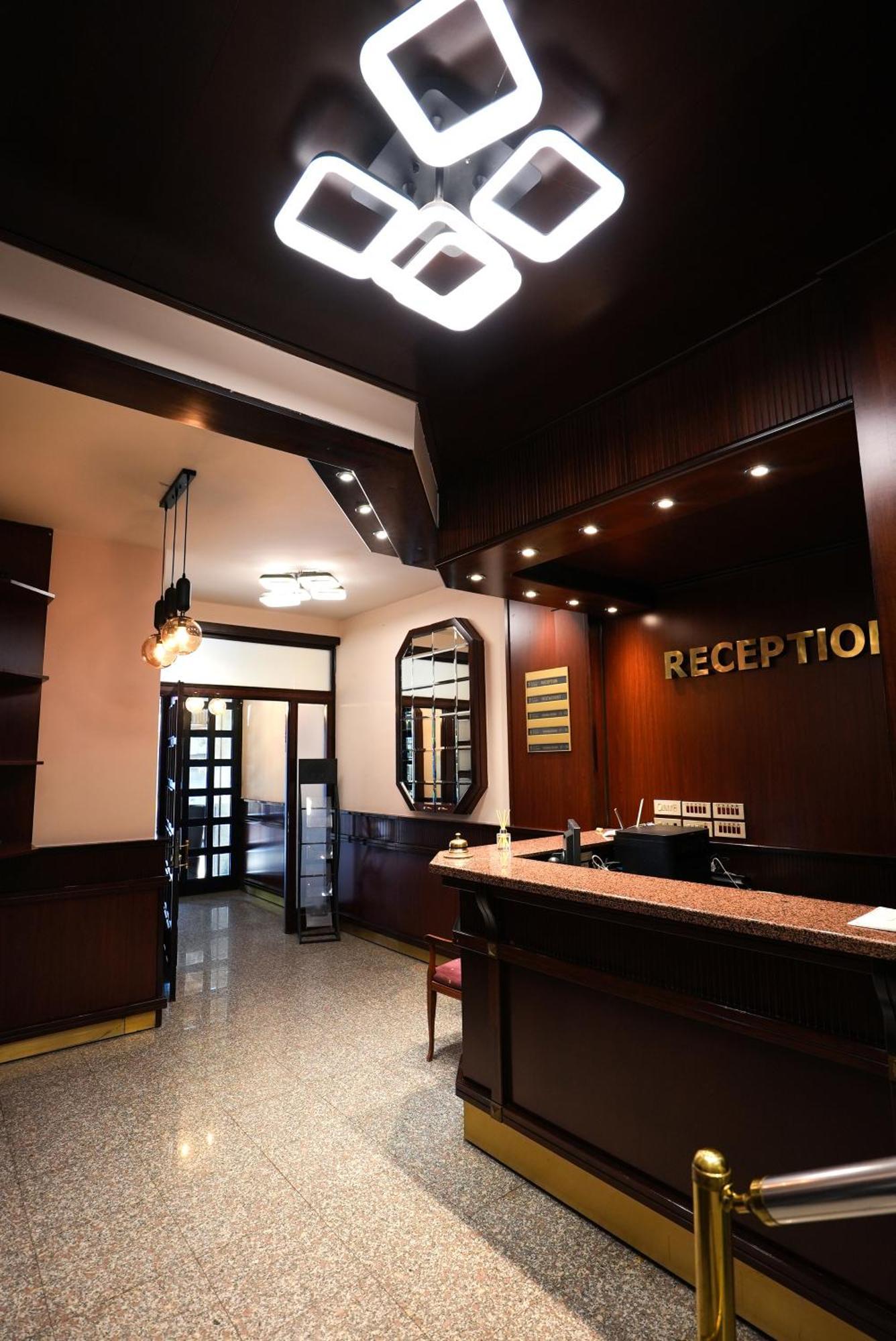 Hotel Gold Inn Peje Extérieur photo