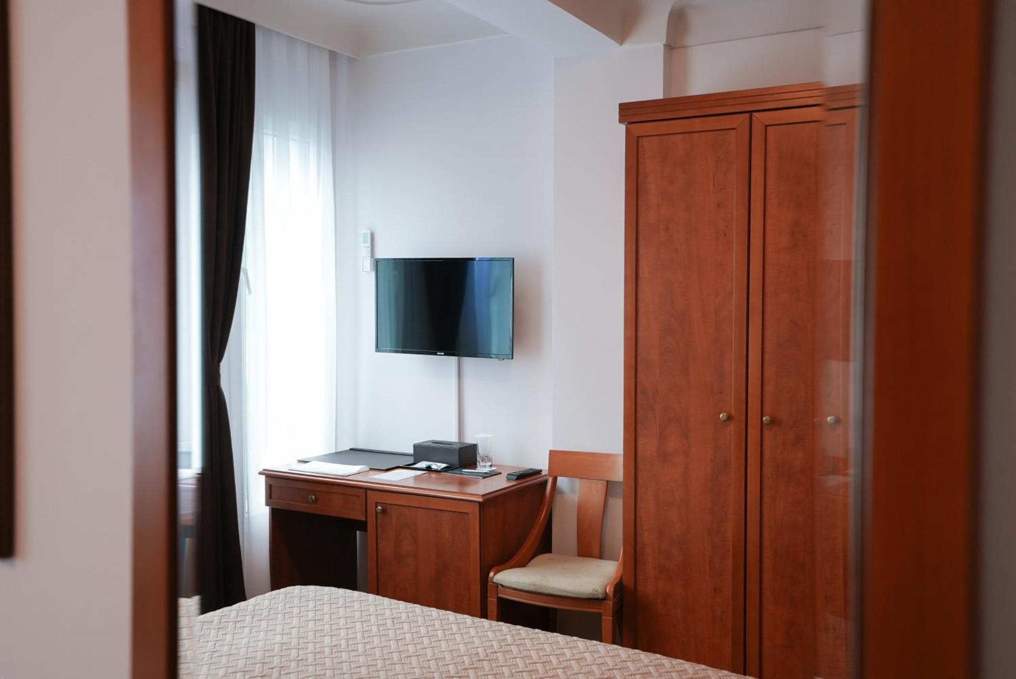 Hotel Gold Inn Peje Extérieur photo