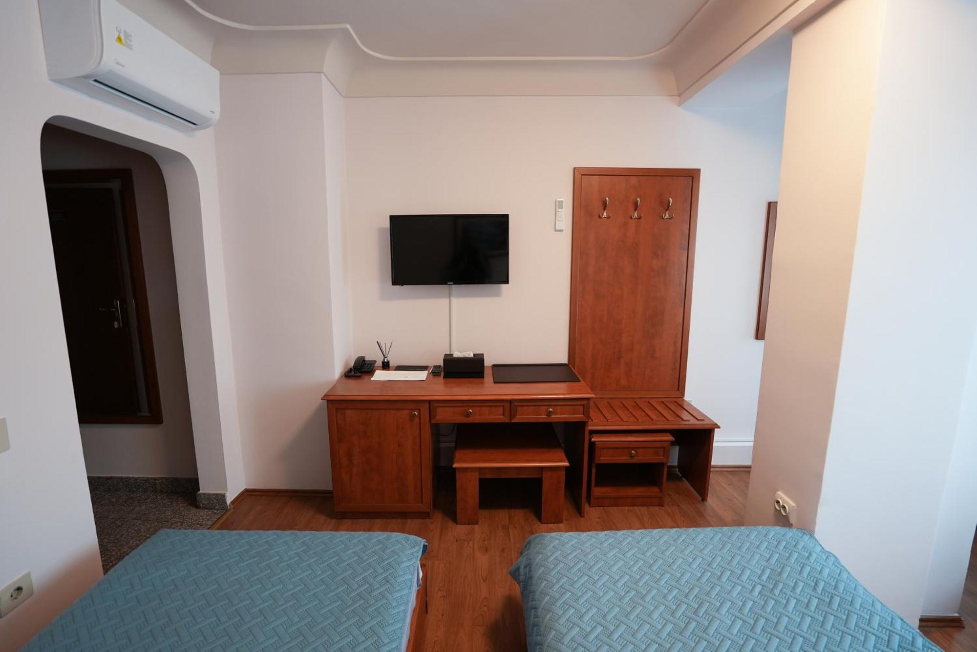 Hotel Gold Inn Peje Extérieur photo