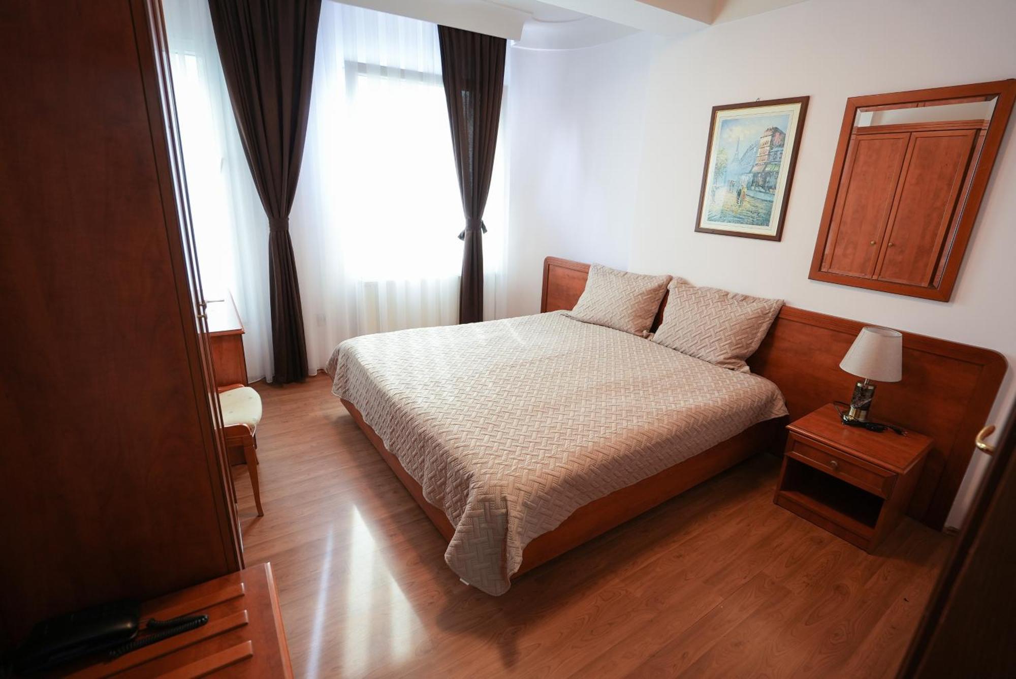 Hotel Gold Inn Peje Extérieur photo