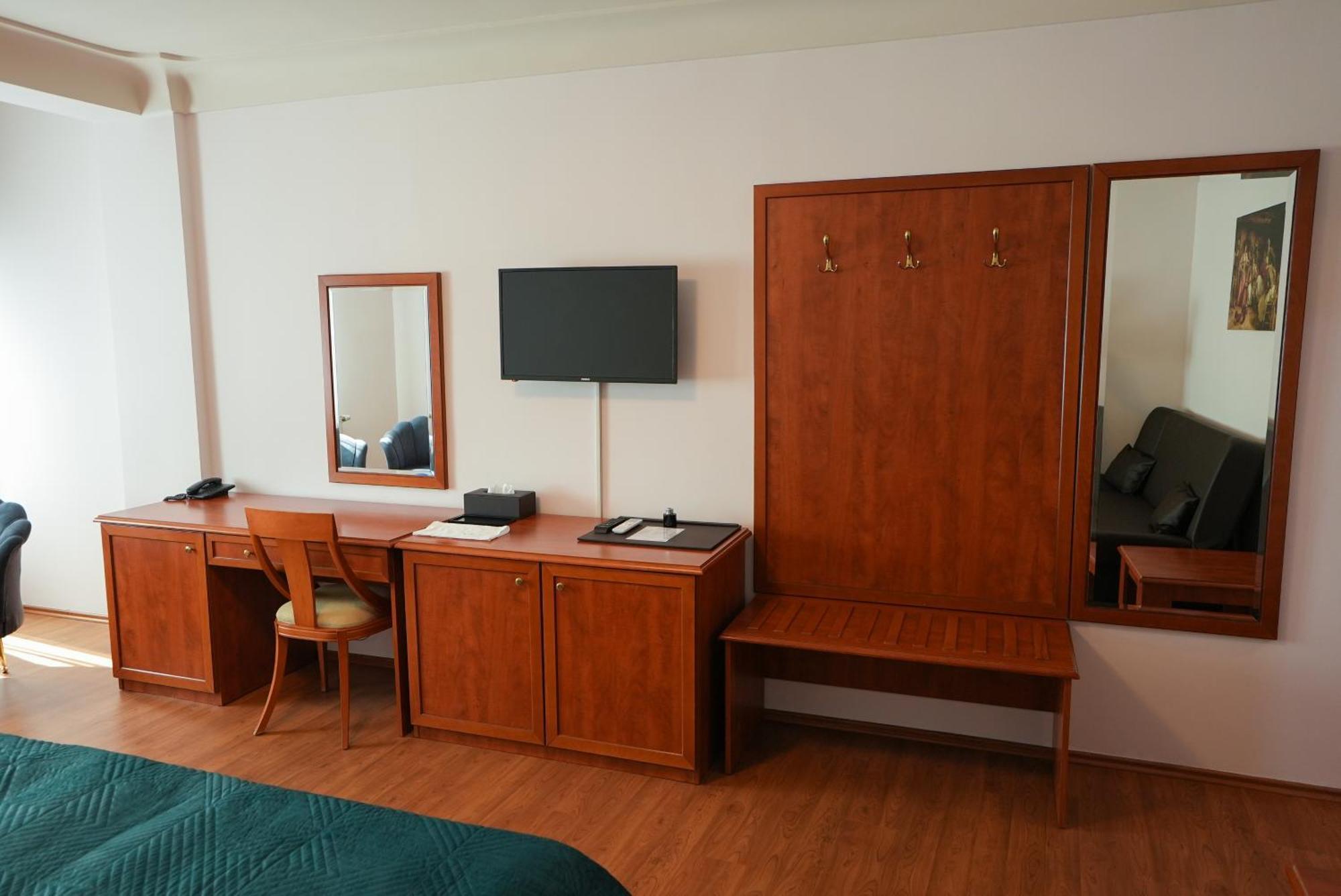 Hotel Gold Inn Peje Extérieur photo