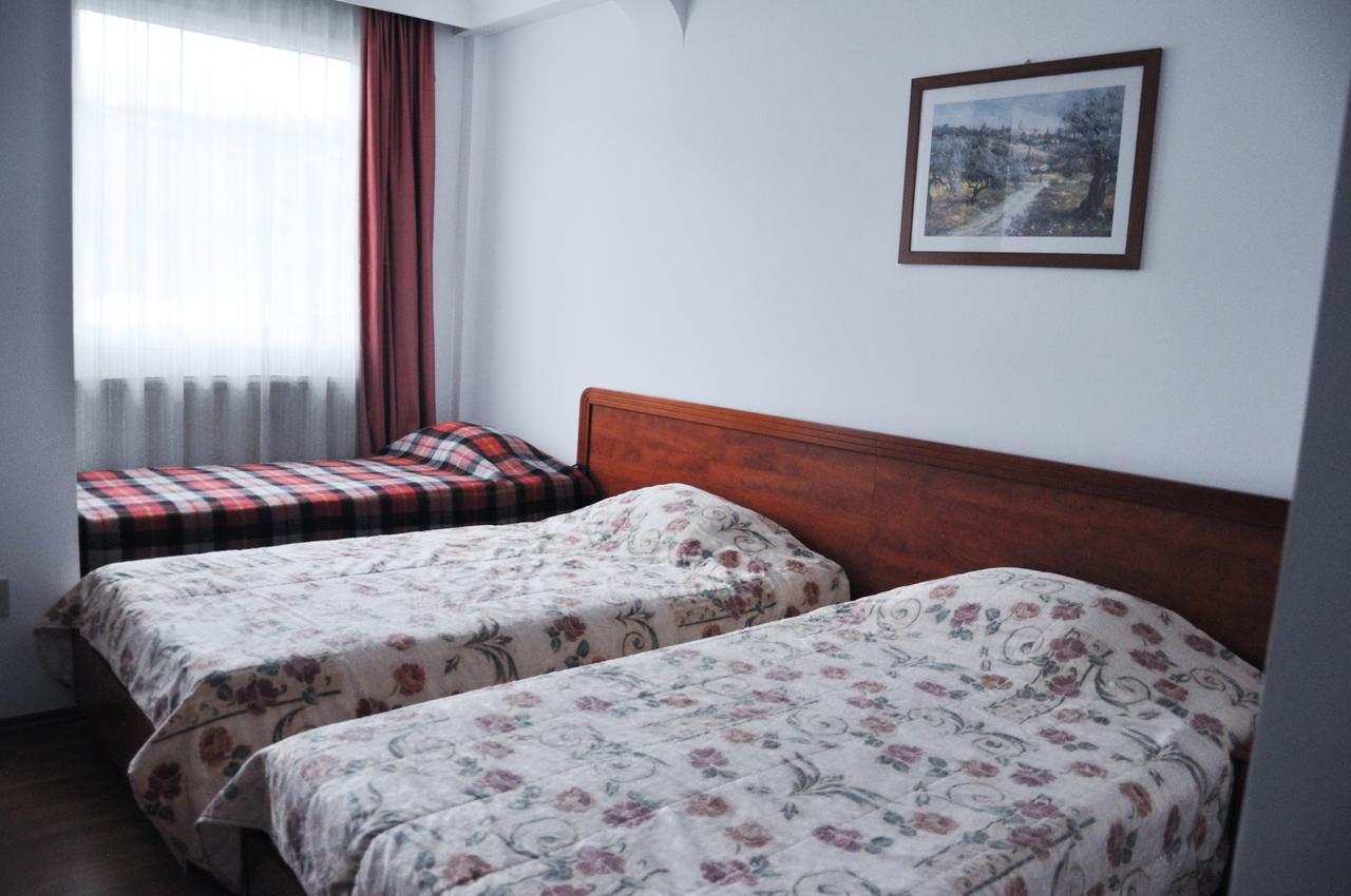 Hotel Gold Inn Peje Extérieur photo