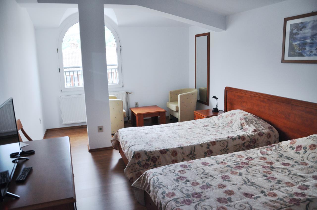 Hotel Gold Inn Peje Extérieur photo