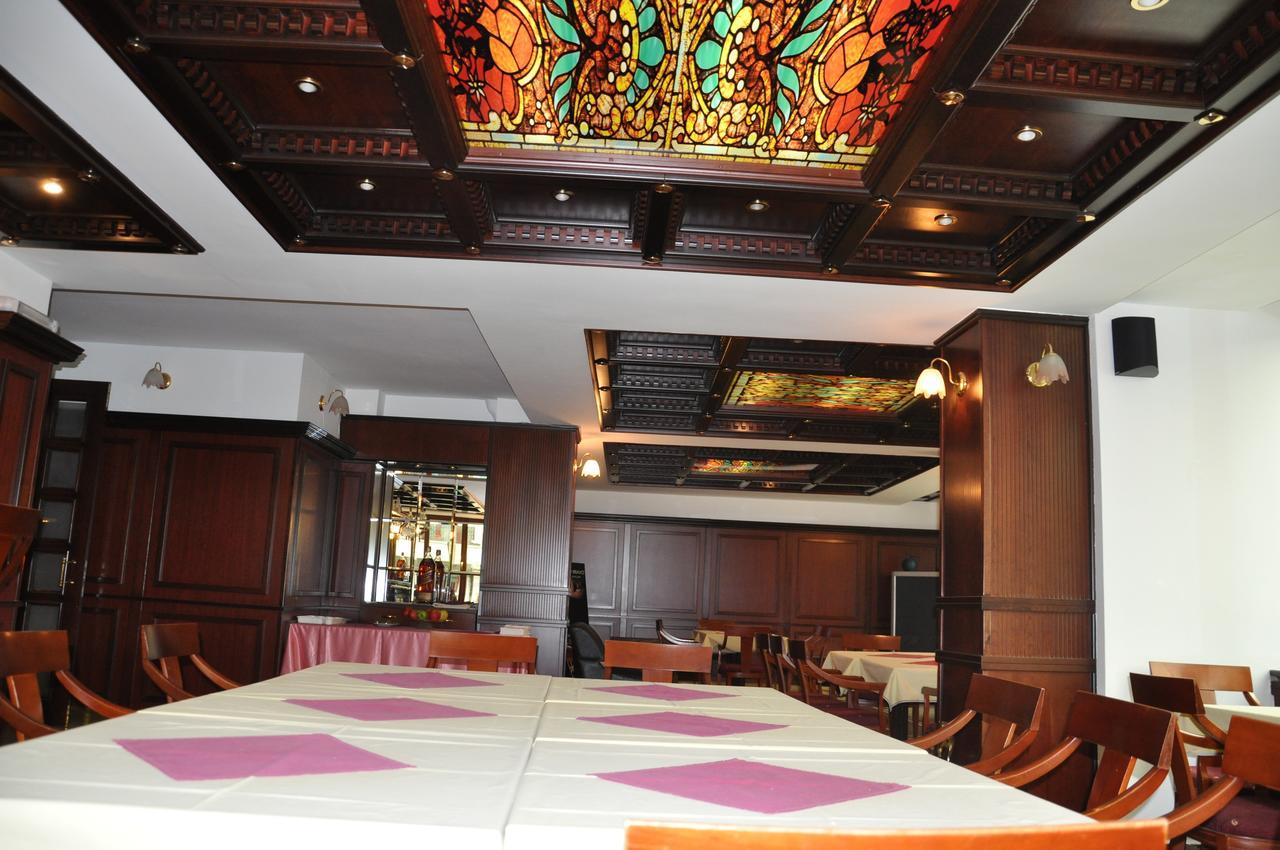 Hotel Gold Inn Peje Extérieur photo