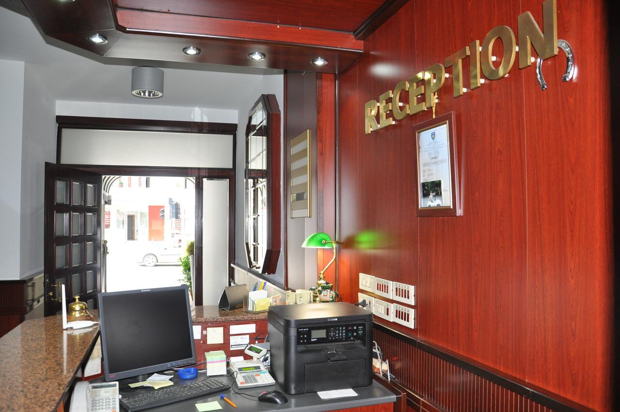 Hotel Gold Inn Peje Extérieur photo