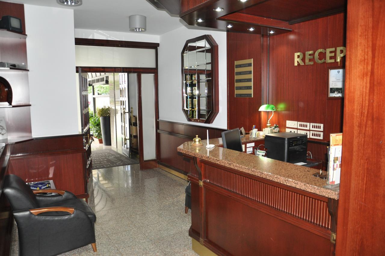 Hotel Gold Inn Peje Extérieur photo