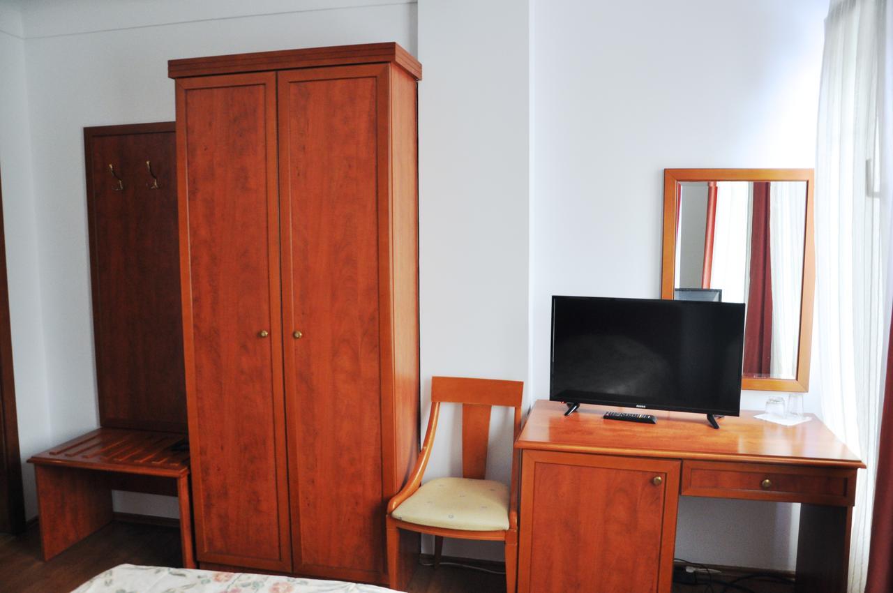 Hotel Gold Inn Peje Extérieur photo