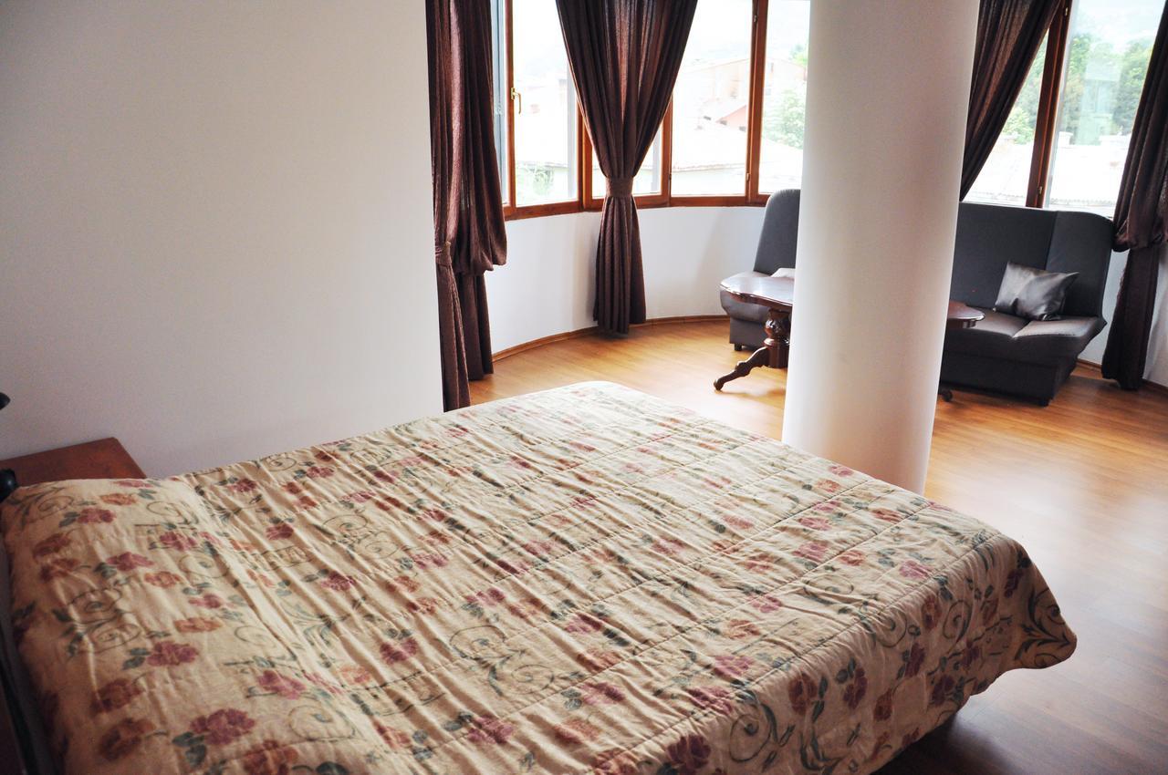 Hotel Gold Inn Peje Extérieur photo