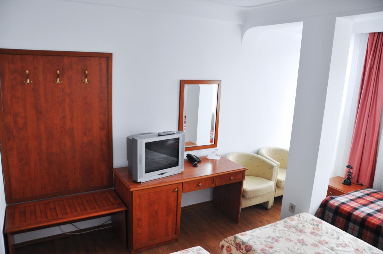 Hotel Gold Inn Peje Extérieur photo