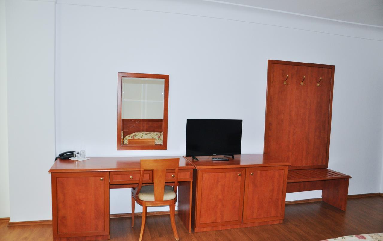 Hotel Gold Inn Peje Extérieur photo