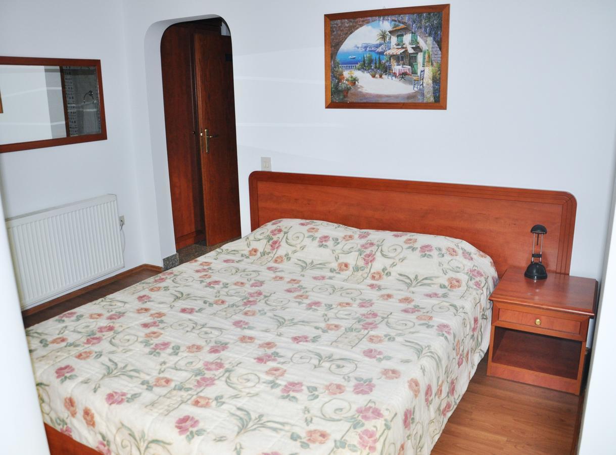 Hotel Gold Inn Peje Extérieur photo